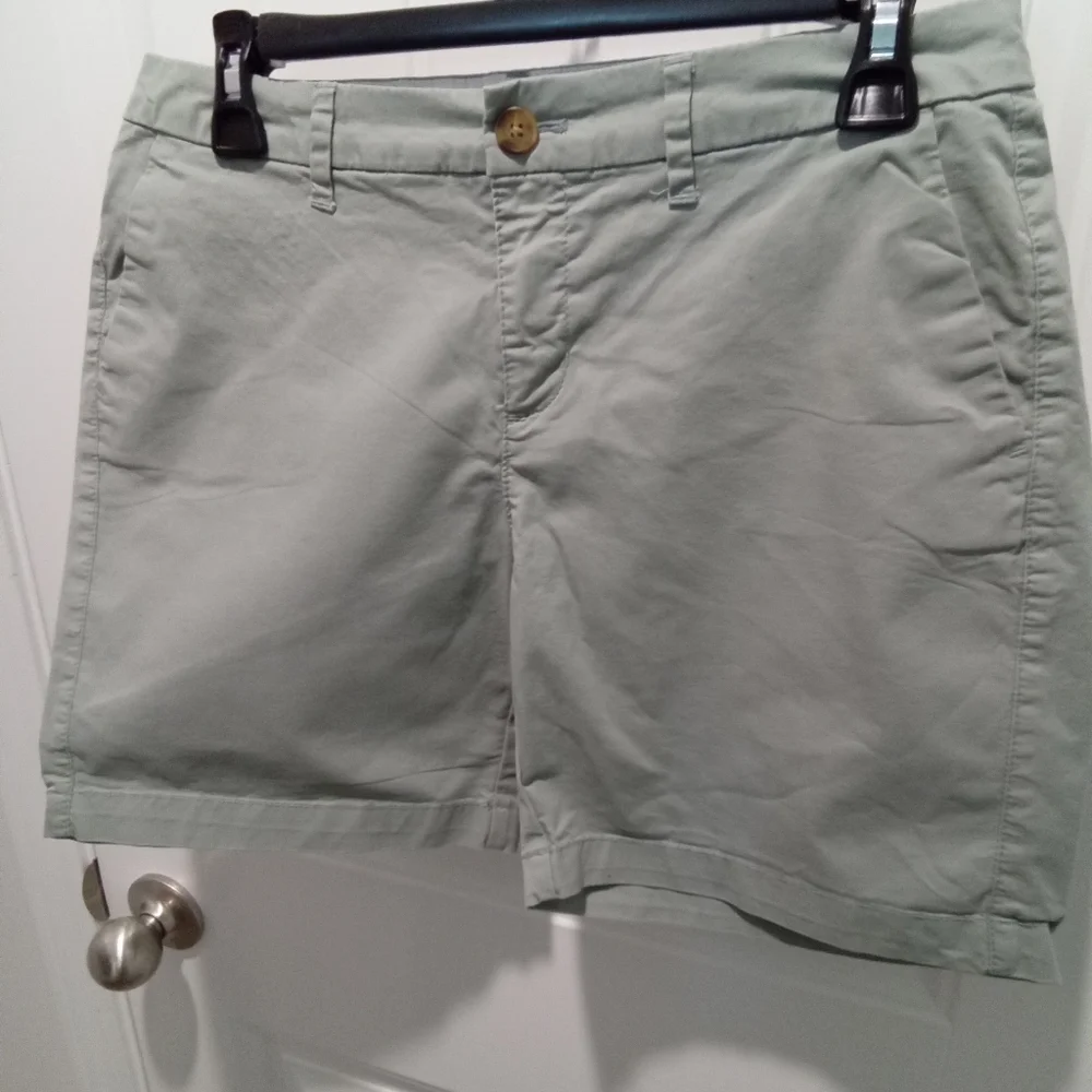 Old Navy Size 4 Women's Classic Sage Green Shorts